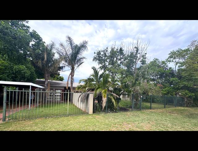 4 BEDROOM FREESTANDING FOR SALE IN VAN RIEBEECK PARK